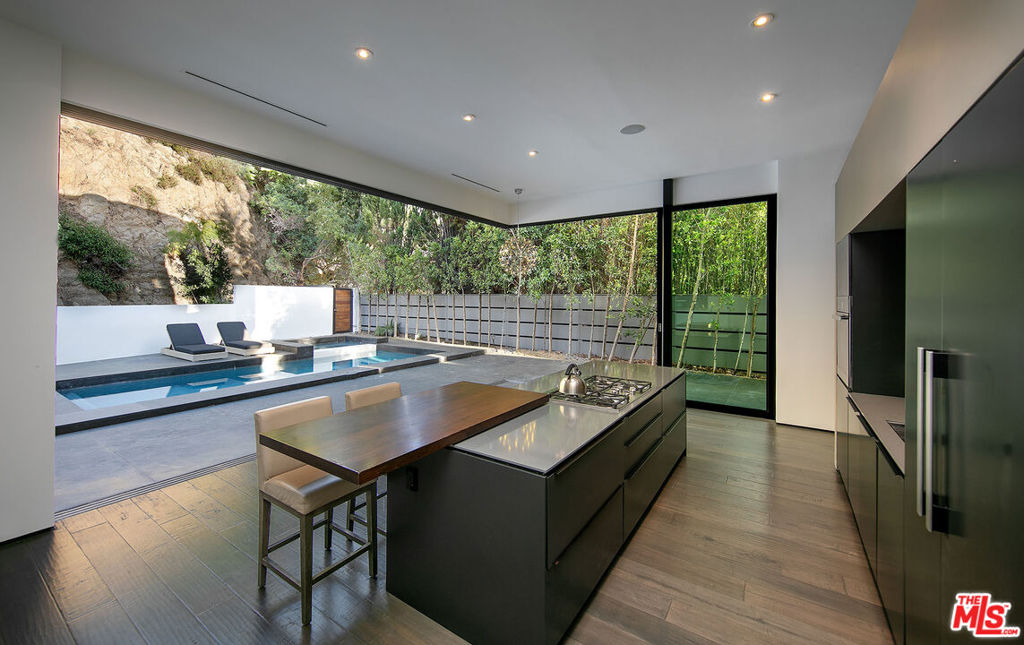 1424 Rising Glen Road