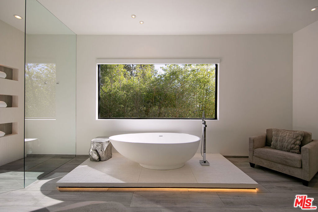 1424 Rising Glen Road