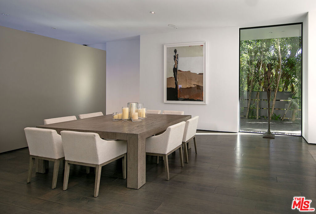 1424 Rising Glen Road