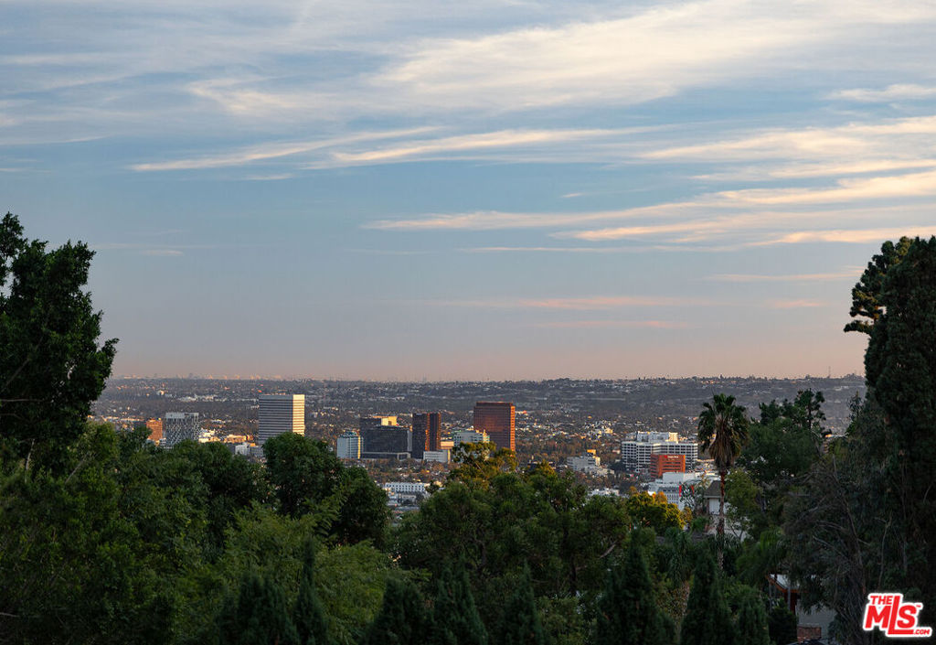 1424 Rising Glen Road