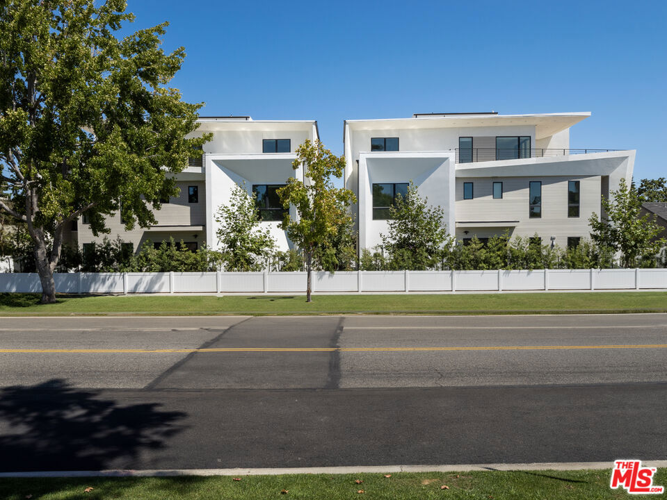 3230 S Barrington Avenue