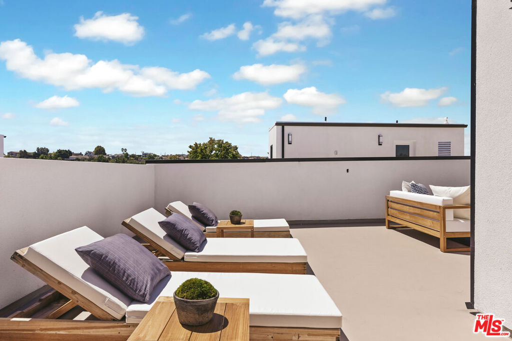 3220 S Barrington Avenue