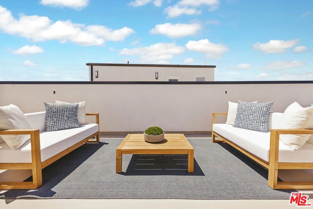 3220 S Barrington Avenue