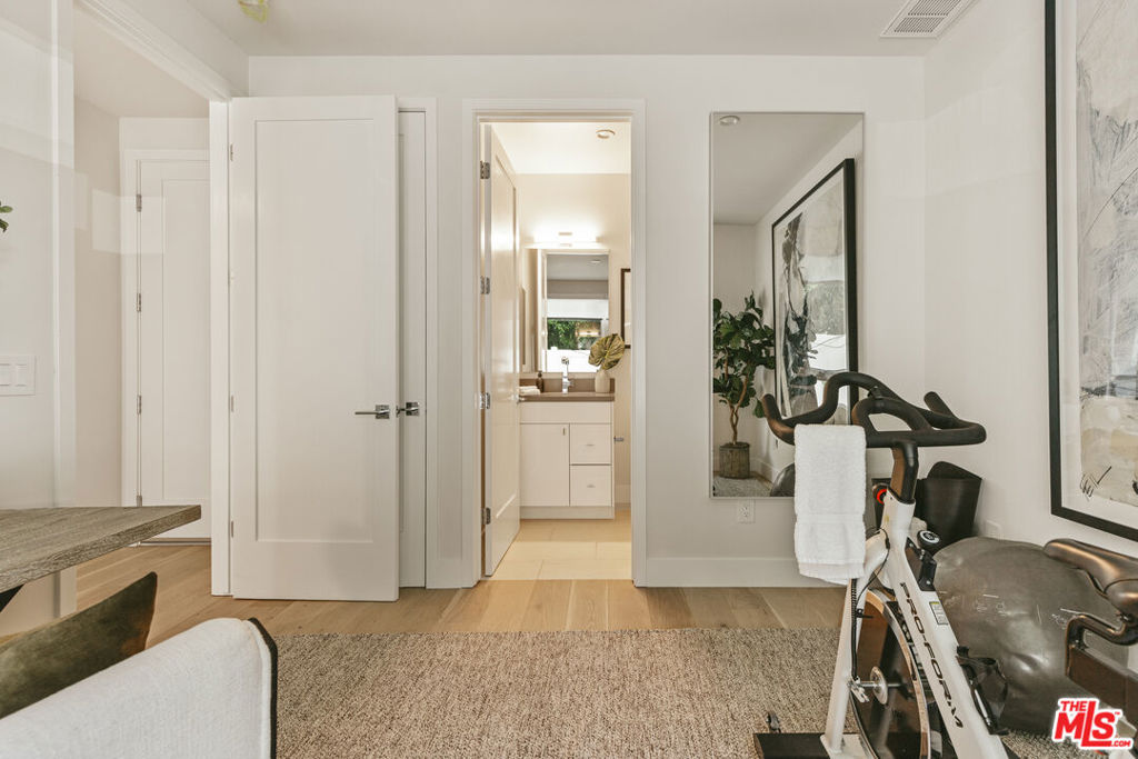 3220 S Barrington Avenue