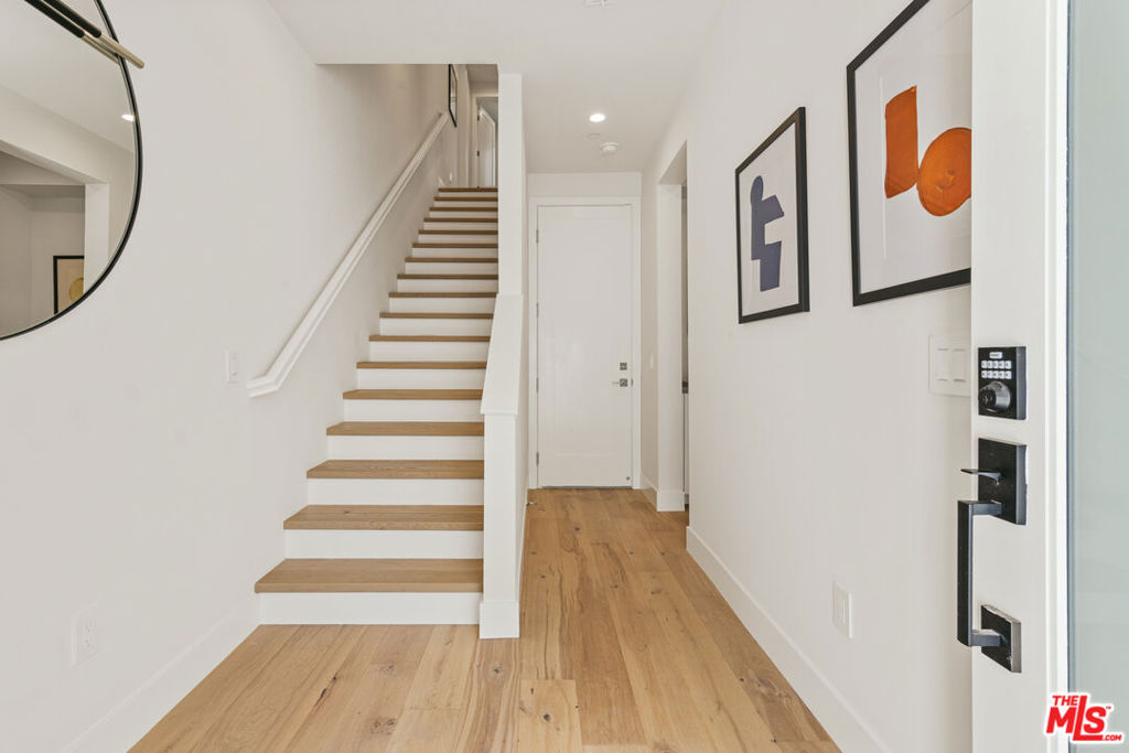 3220 S Barrington Avenue