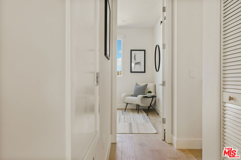 3220 S Barrington Avenue