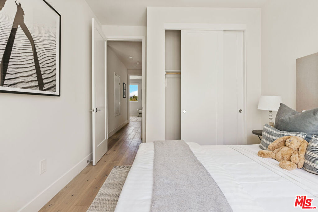 3220 S Barrington Avenue