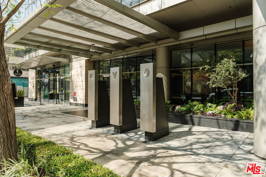 1155 S Grand Ave Unit: 1103