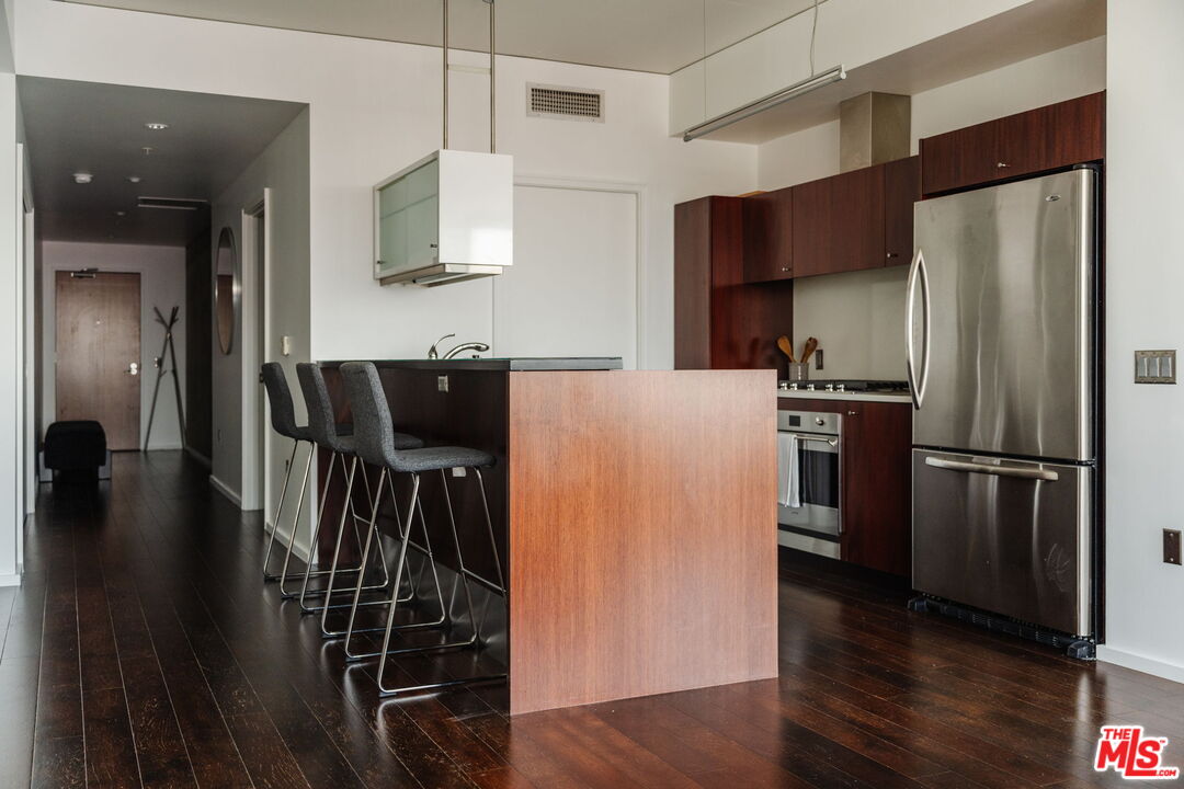 1155 S Grand Ave Unit: 1103