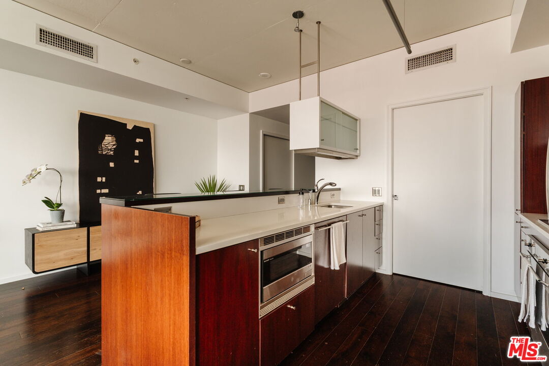 1155 S Grand Ave Unit: 1103