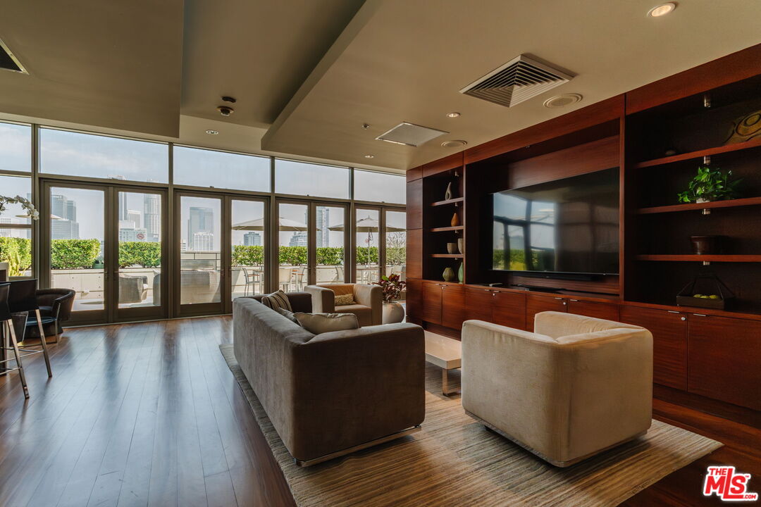 1155 S Grand Ave Unit: 1103