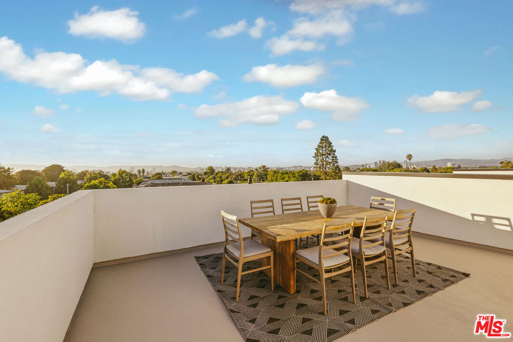 3222 S Barrington Avenue