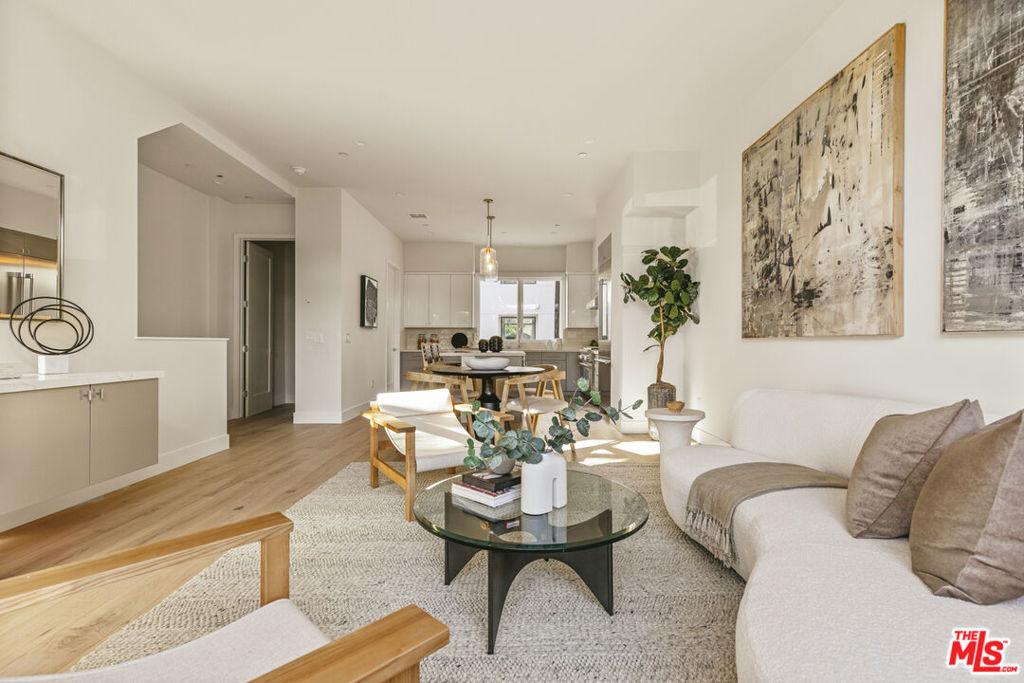 3222 S Barrington Avenue