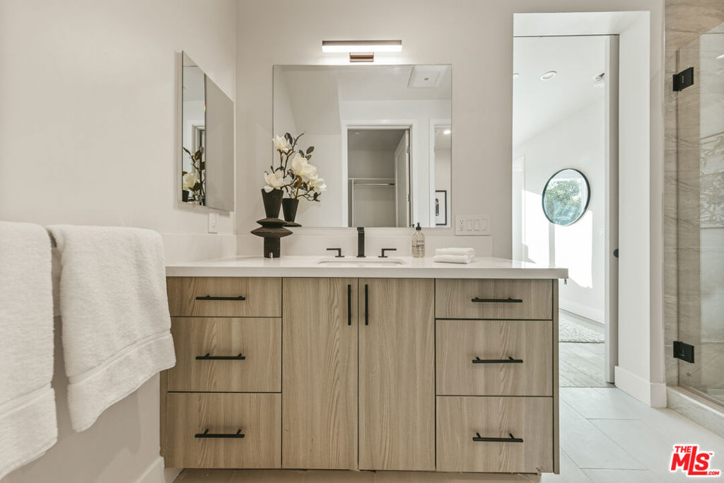 3222 S Barrington Avenue