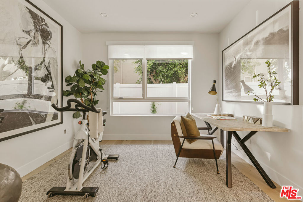 3220 S Barrington Avenue