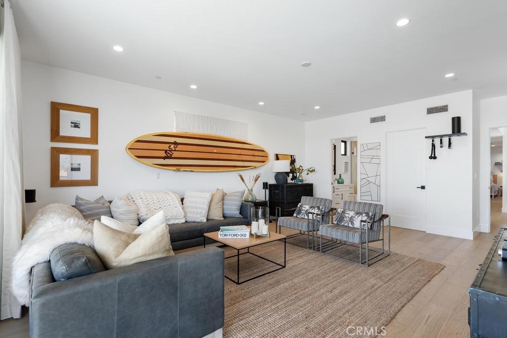 4563 Niagara Ave
