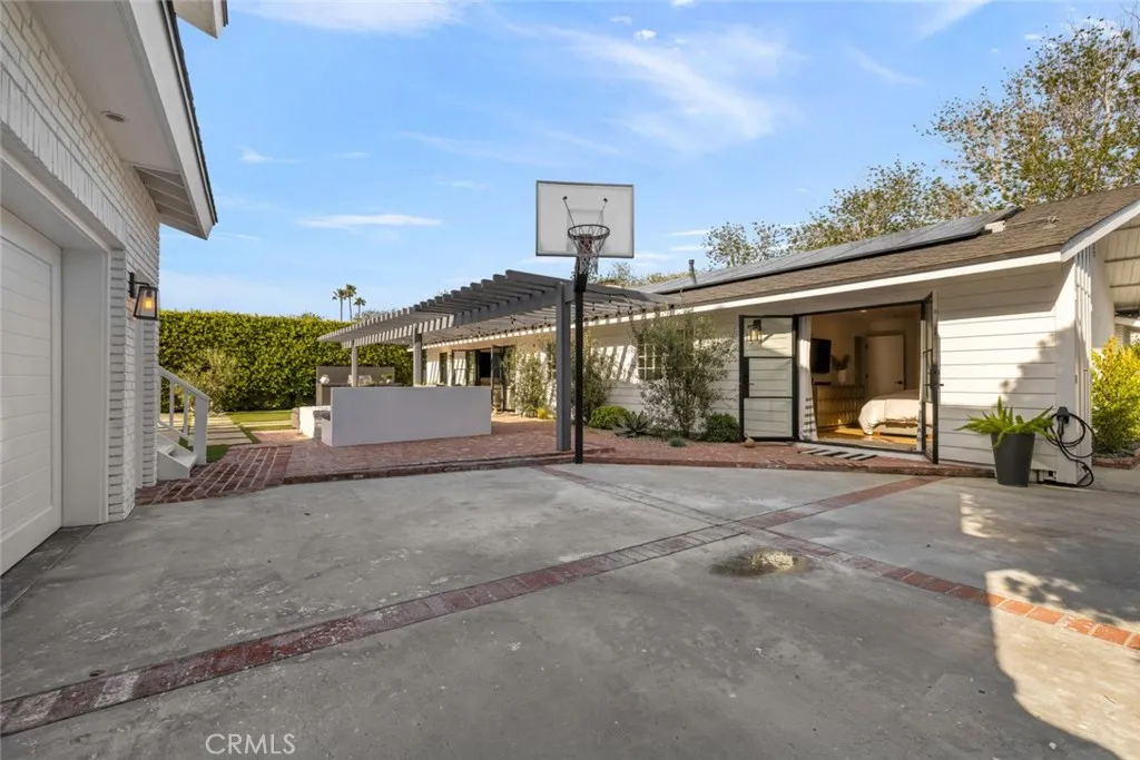 1921 Leeward Lane