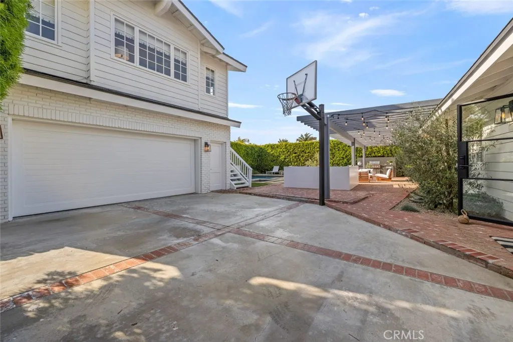 1921 Leeward Lane