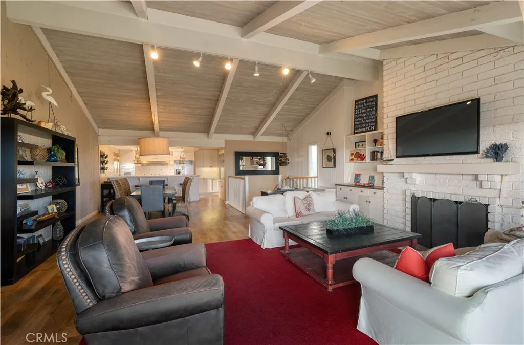 1303 E Balboa Boulevard