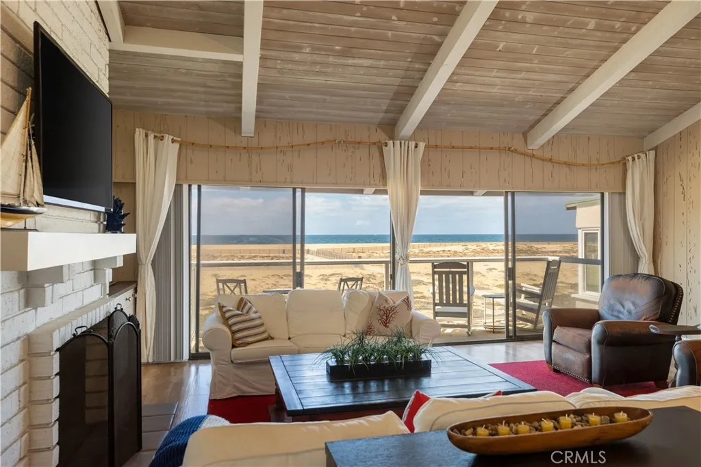 1303 E Balboa Boulevard