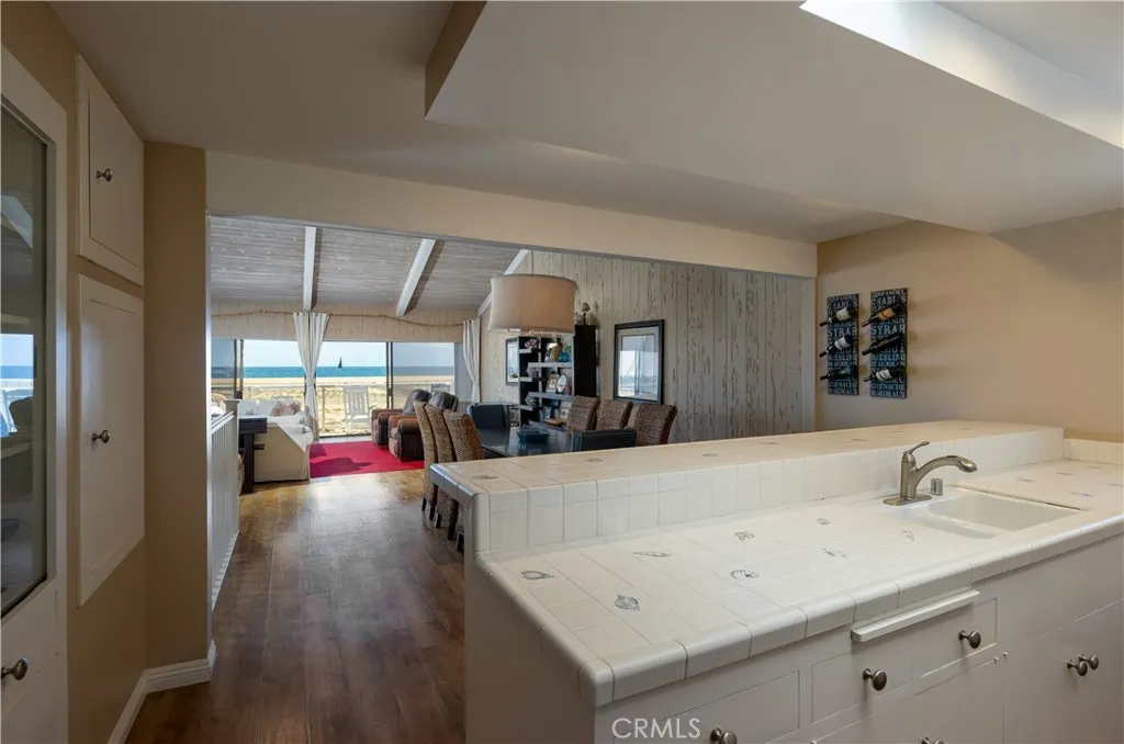 1303 E Balboa Boulevard