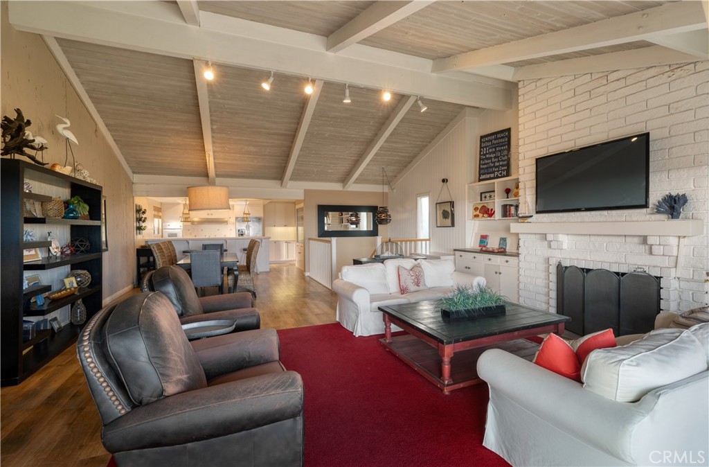 1303 E Balboa Boulevard