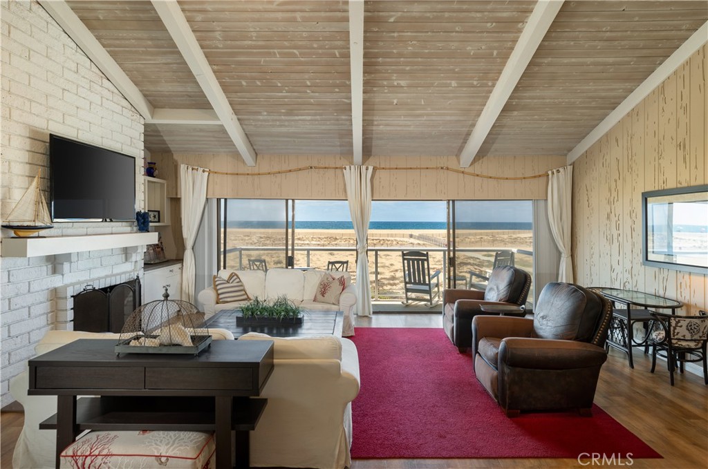 1303 E Balboa Boulevard