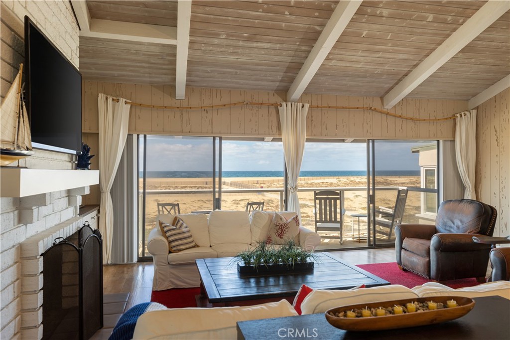 1303 E Balboa Boulevard