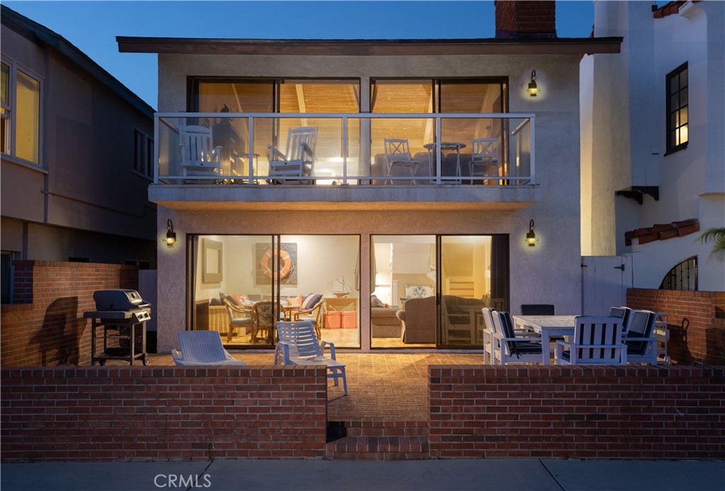 1303 E Balboa Boulevard