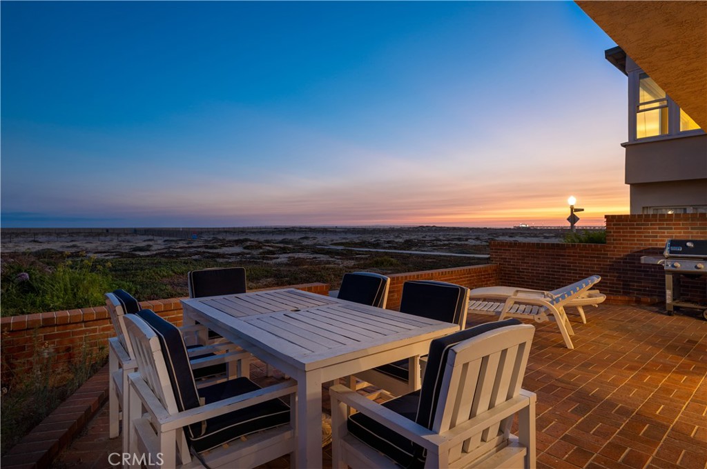 1303 E Balboa Boulevard