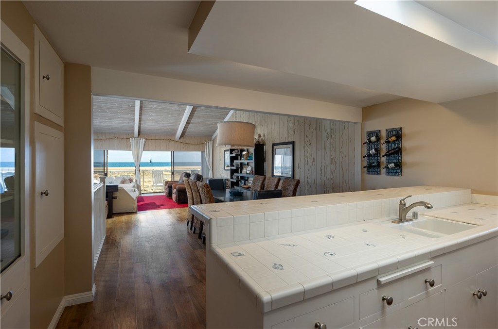 1303 E Balboa Boulevard