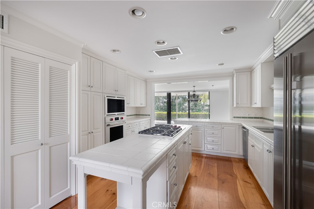 1061 Granville