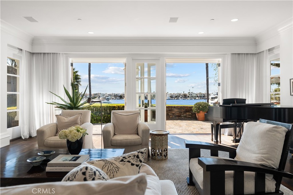 2411 Bayshore