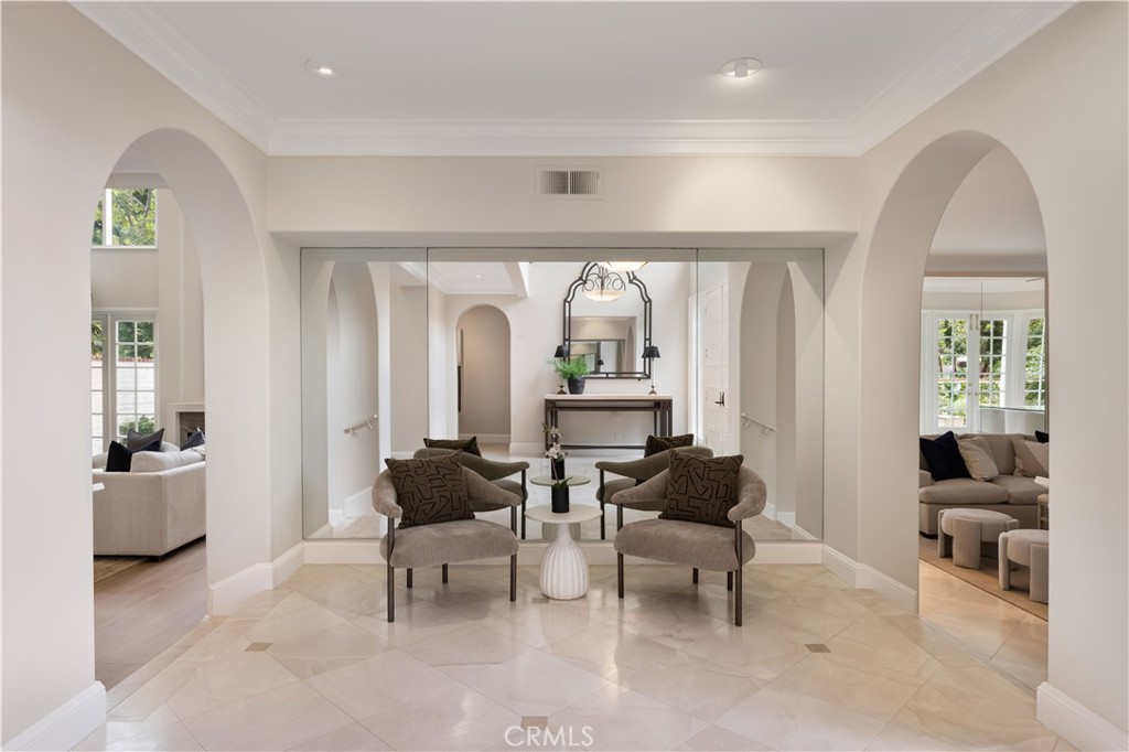 26 Belcourt