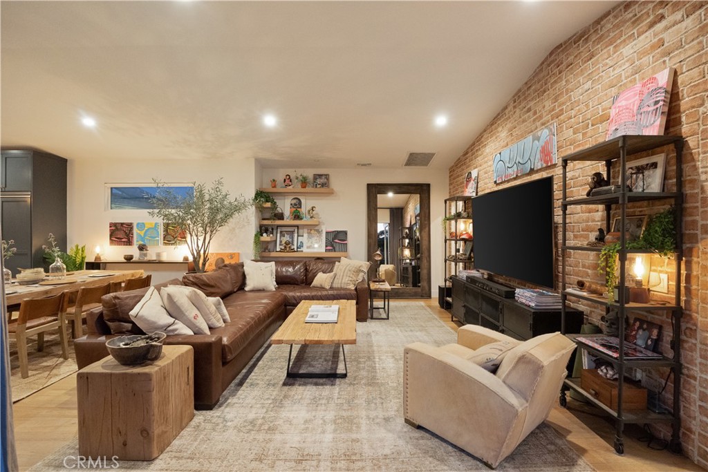 337 Costa Mesa Street