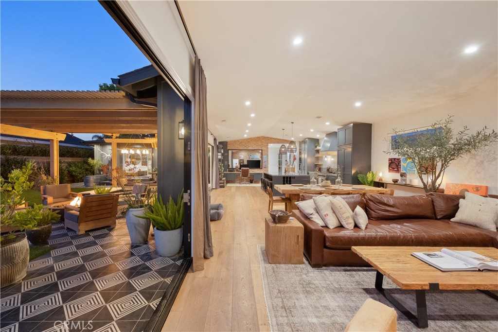 337 Costa Mesa Street