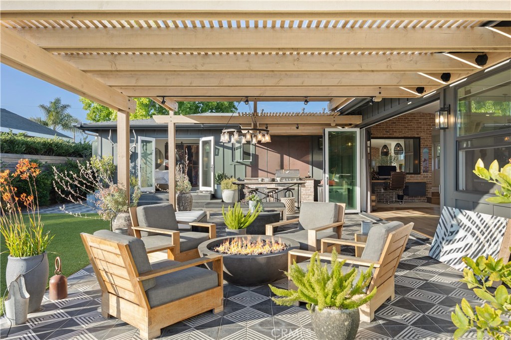 337 Costa Mesa Street