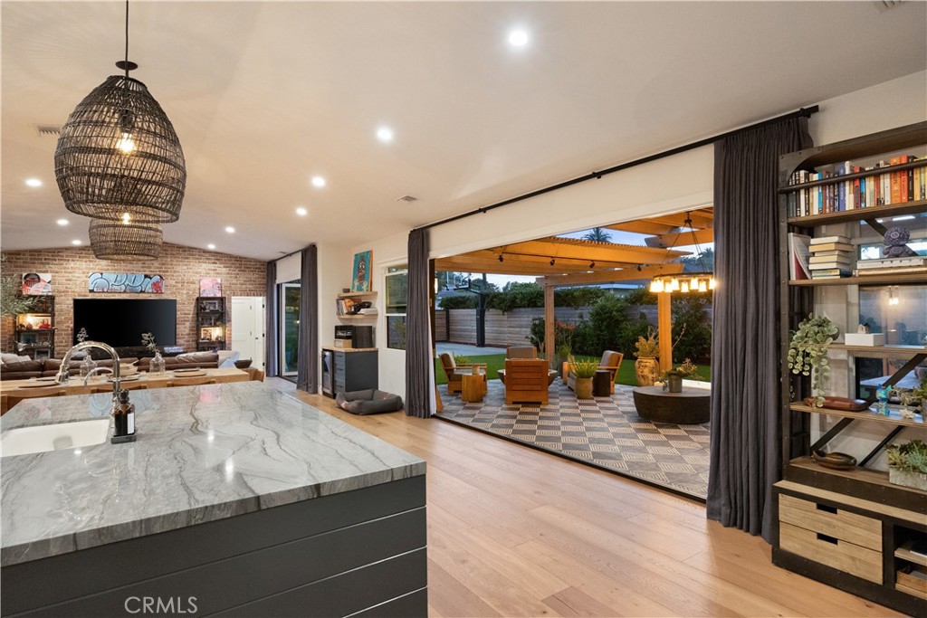 337 Costa Mesa Street
