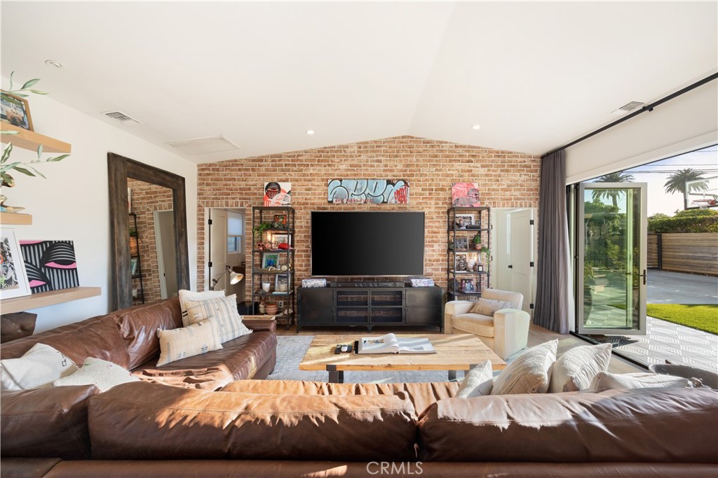 337 Costa Mesa Street