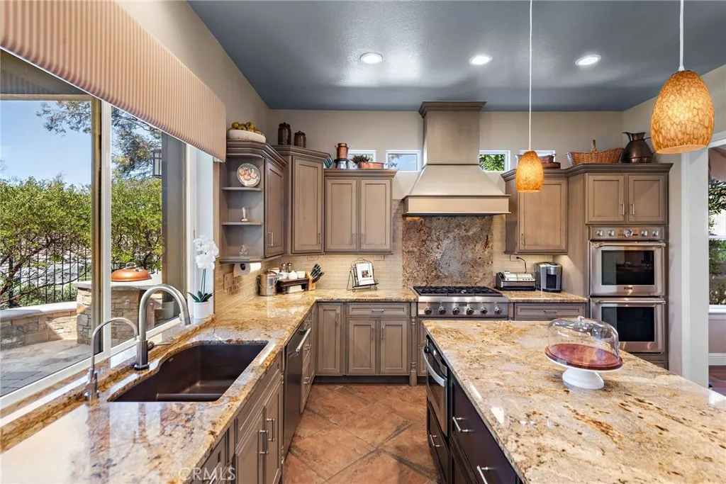 2 Williamsburg Lane
