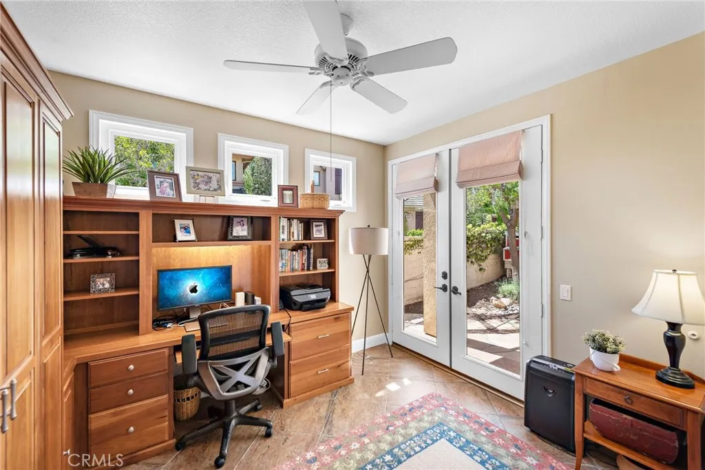 2 Williamsburg Lane