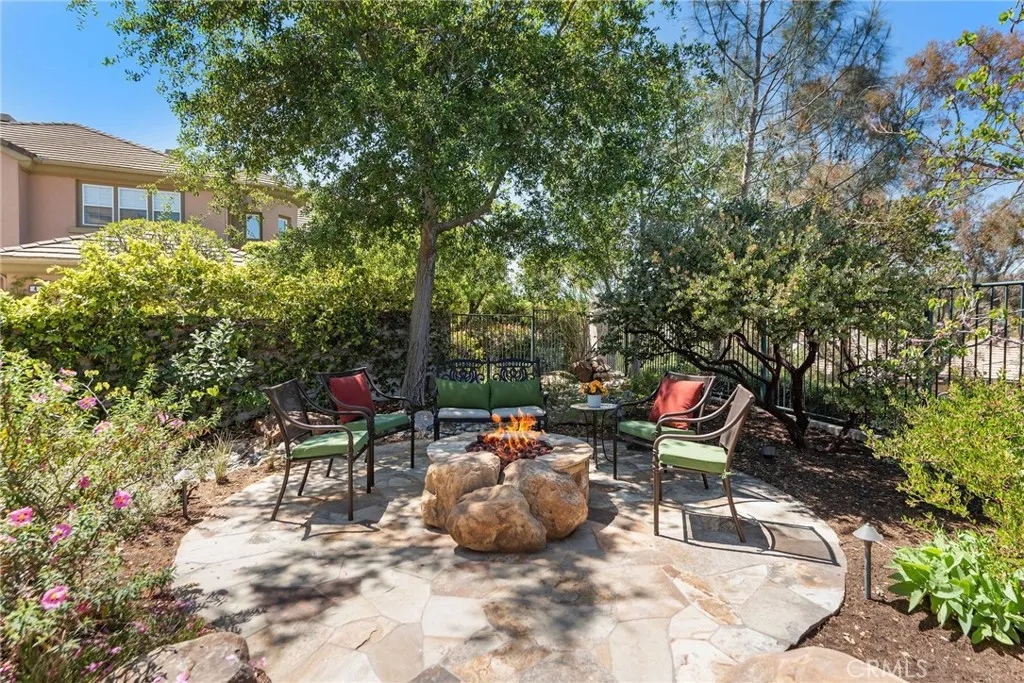 2 Williamsburg Lane