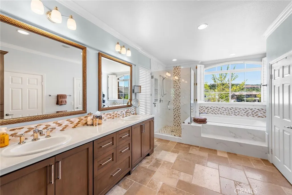 2 Williamsburg Lane