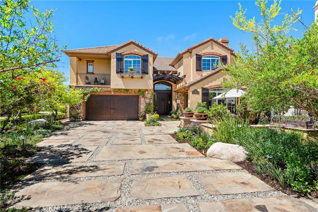 2 Williamsburg Lane