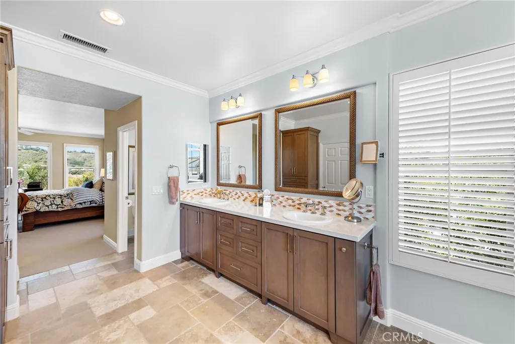 2 Williamsburg Lane