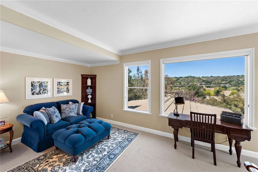 2 Williamsburg Lane