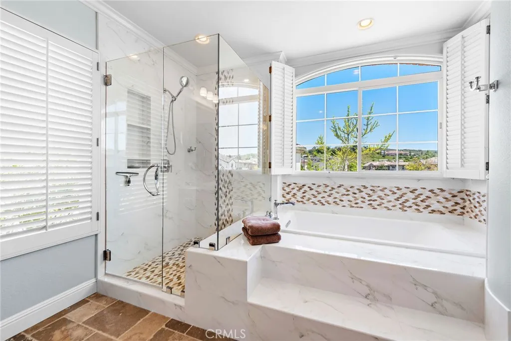 2 Williamsburg Lane