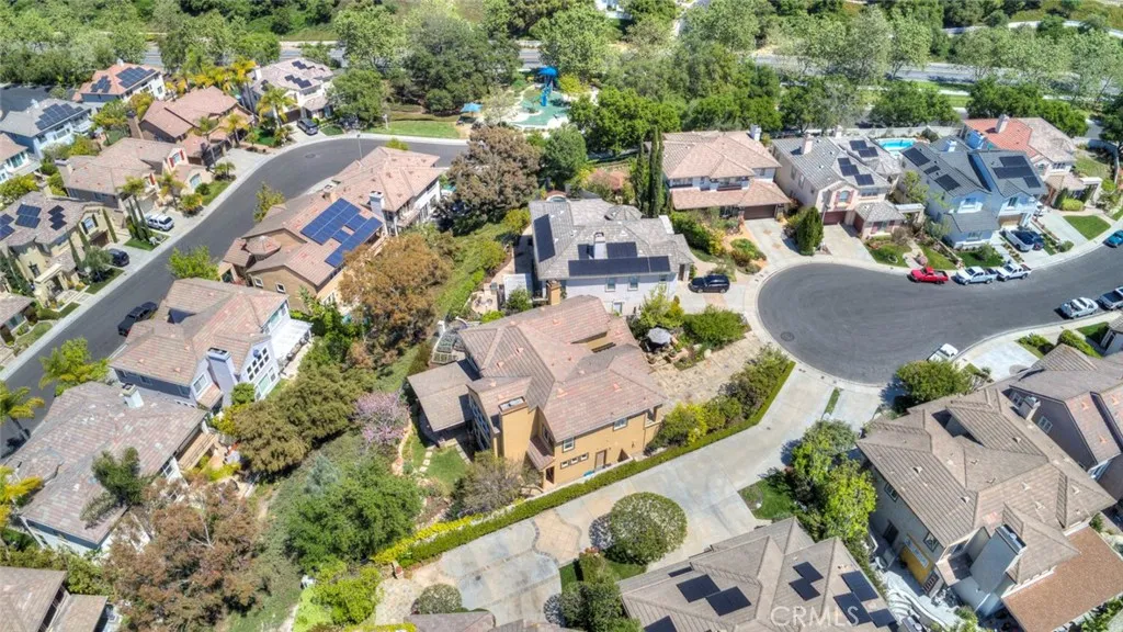 2 Williamsburg Lane