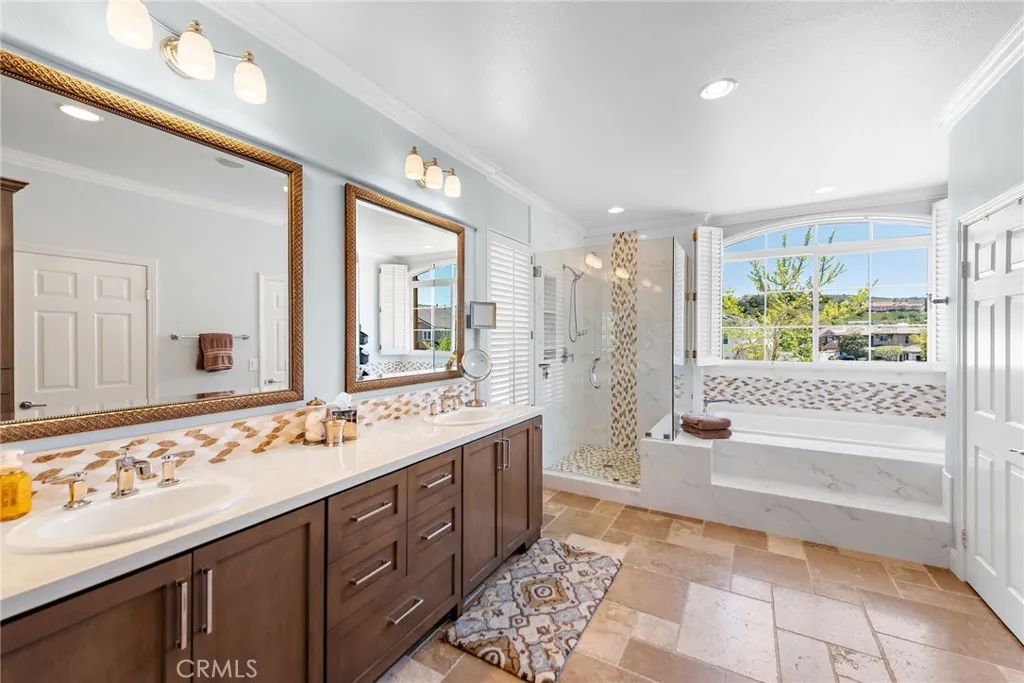 2 Williamsburg Lane