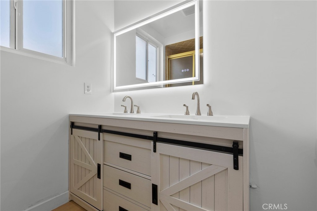 885 W Kendall Street